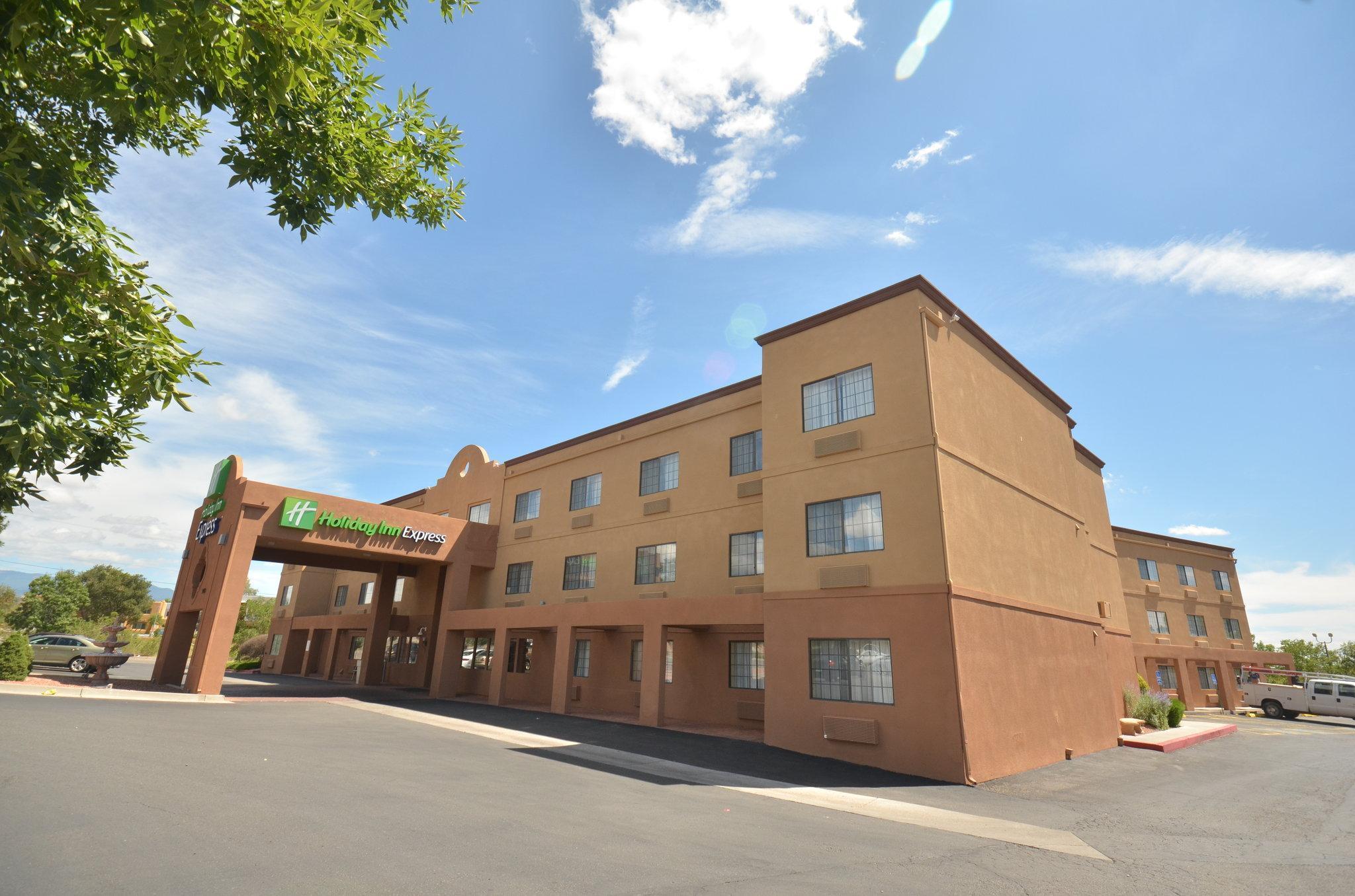 Ramada By Wyndham Santa Fe Hotel Exterior photo