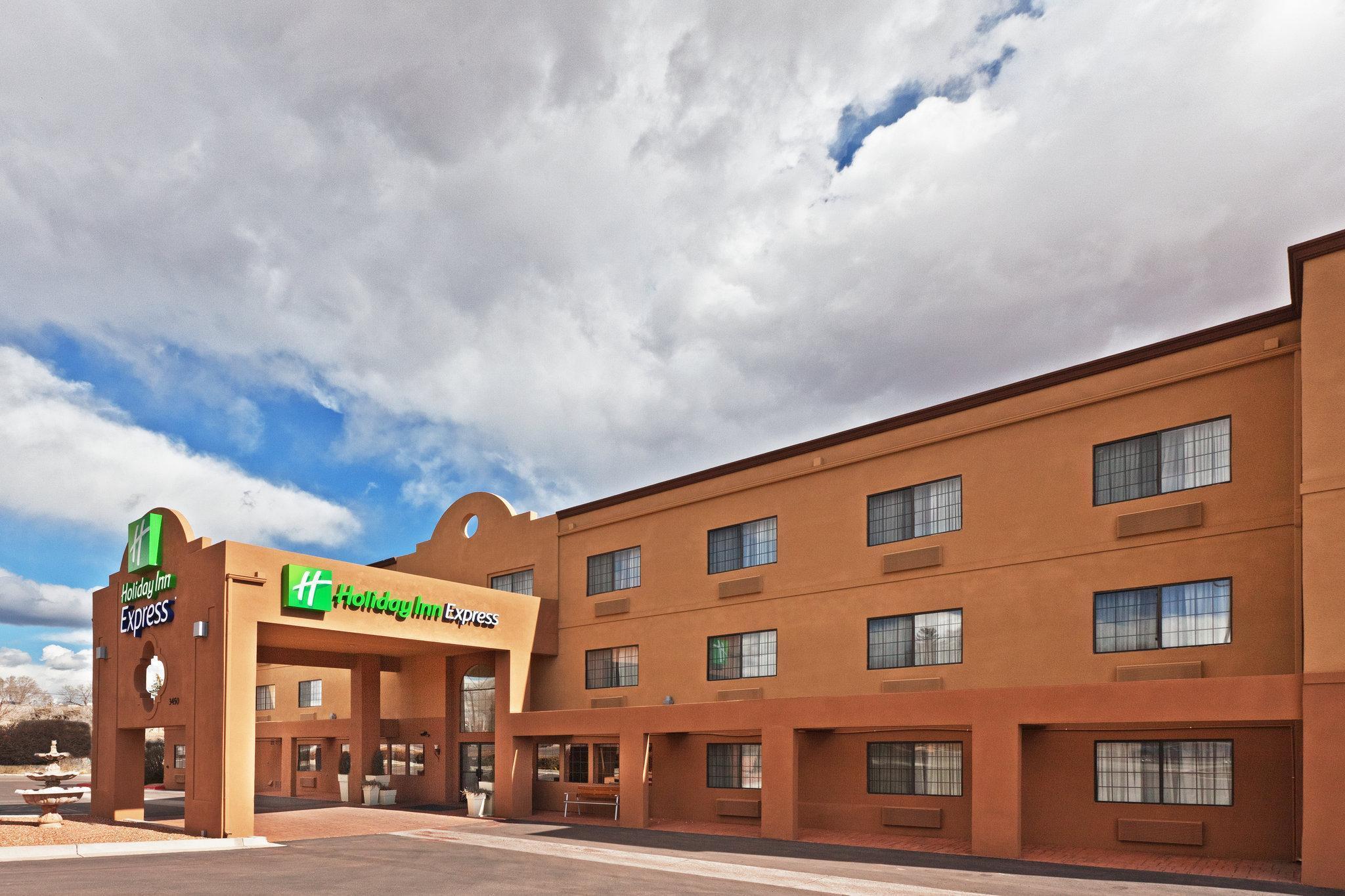 Ramada By Wyndham Santa Fe Hotel Exterior photo