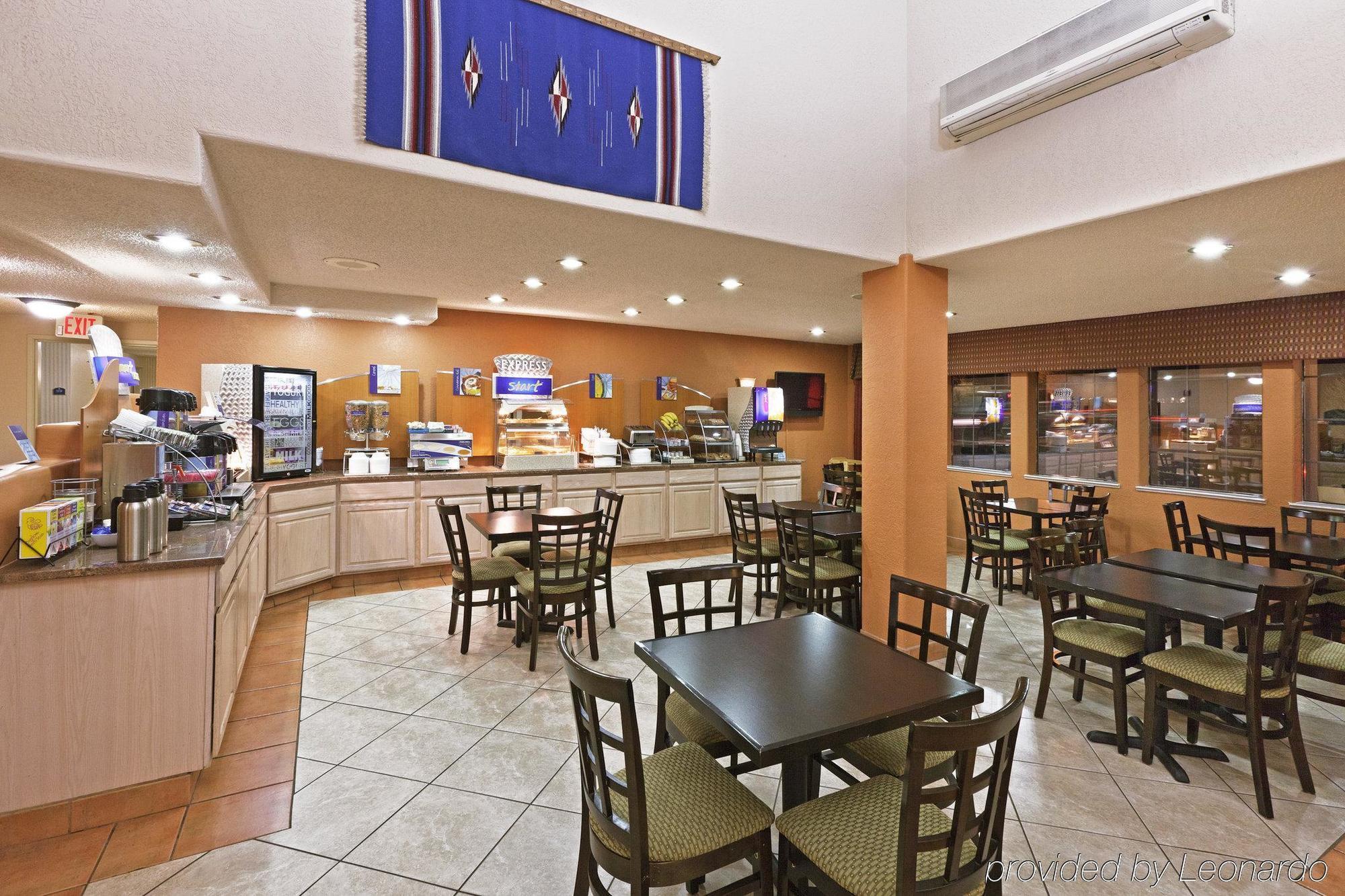 Ramada By Wyndham Santa Fe Hotel Restaurant photo