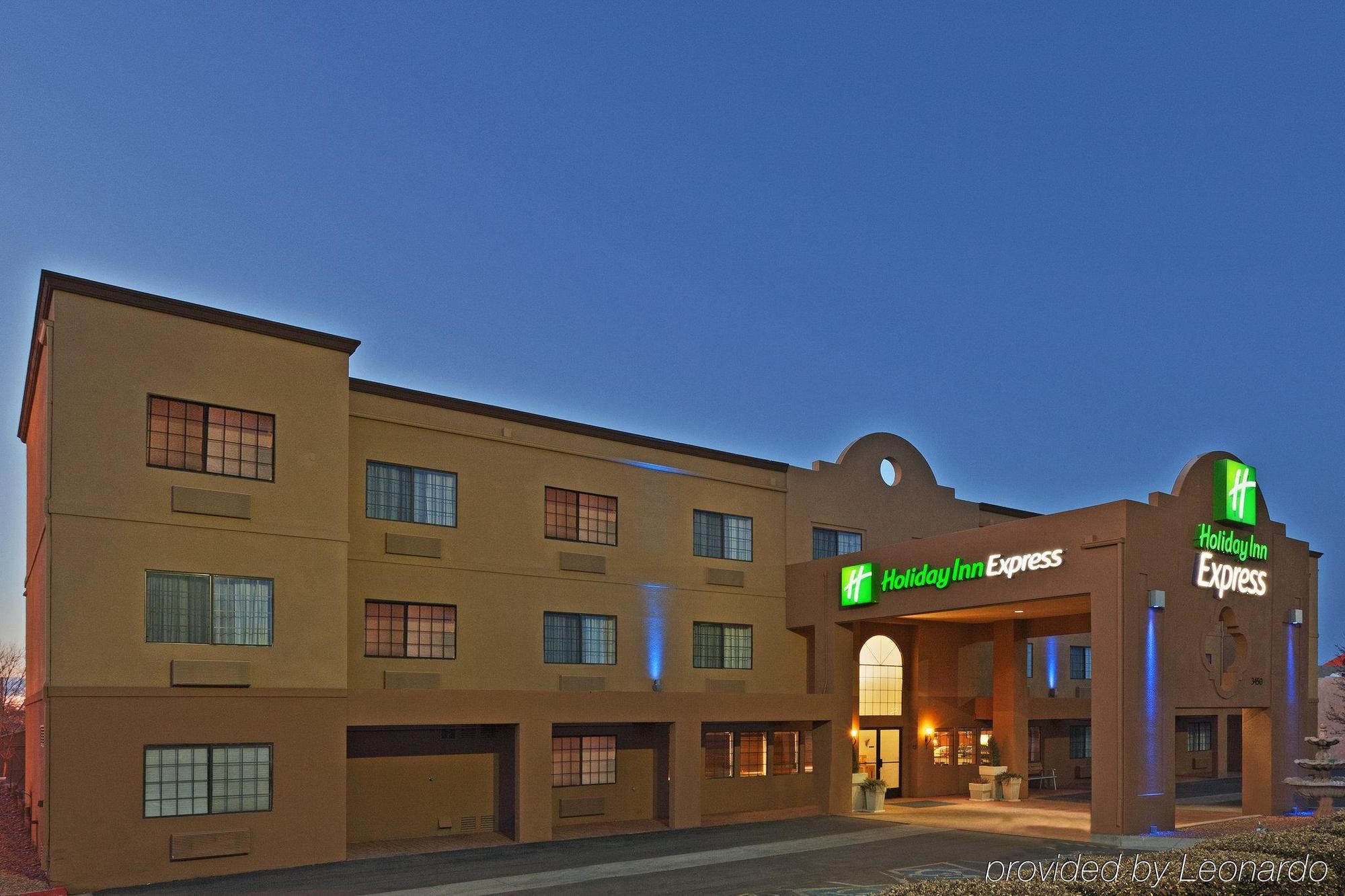 Ramada By Wyndham Santa Fe Hotel Exterior photo