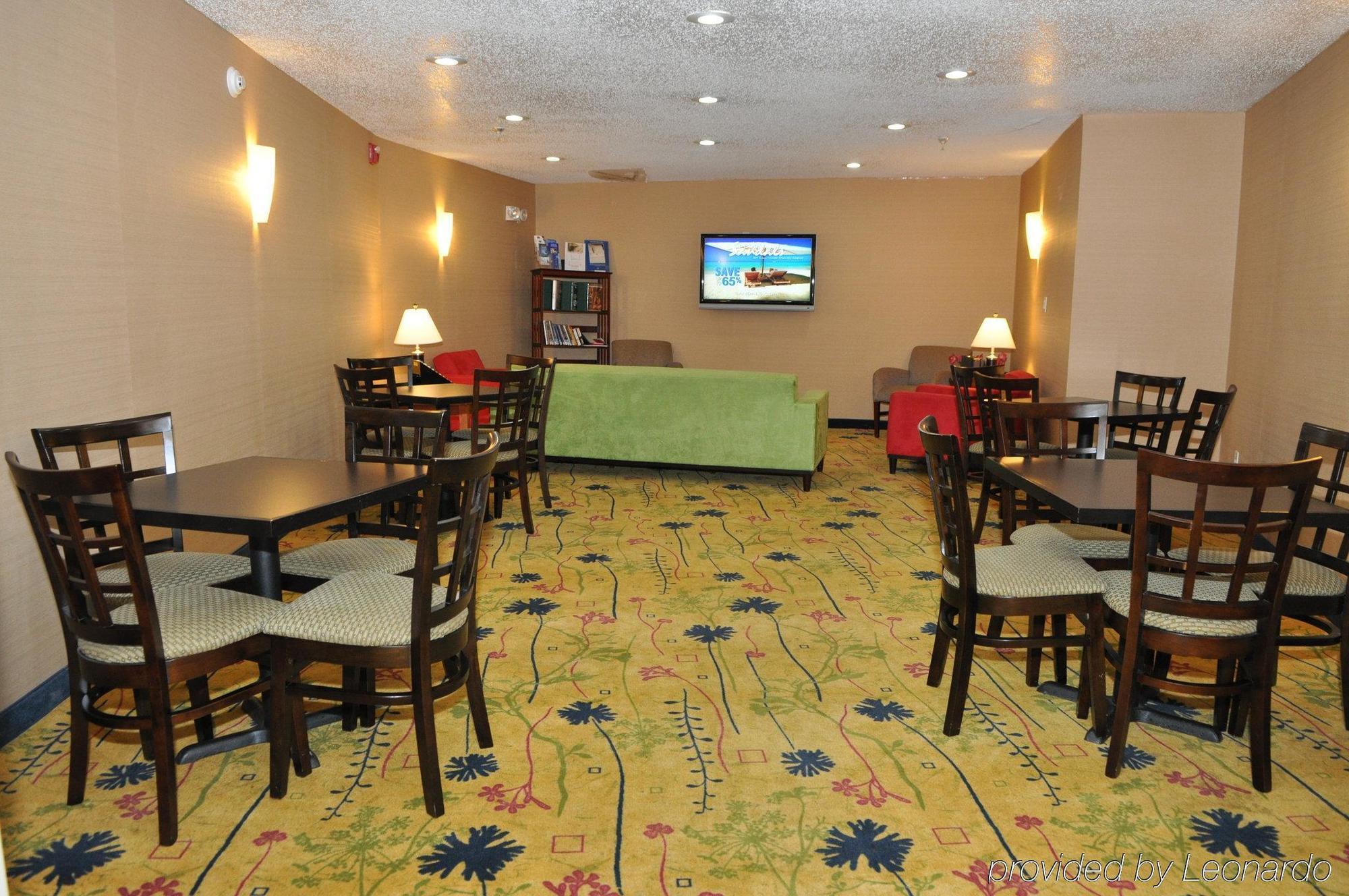 Ramada By Wyndham Santa Fe Hotel Restaurant photo